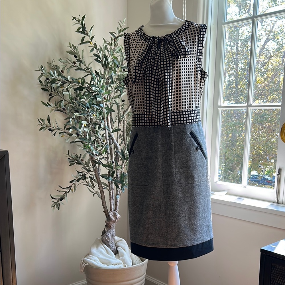 Unique Tory Burch knee length sleeveless dress